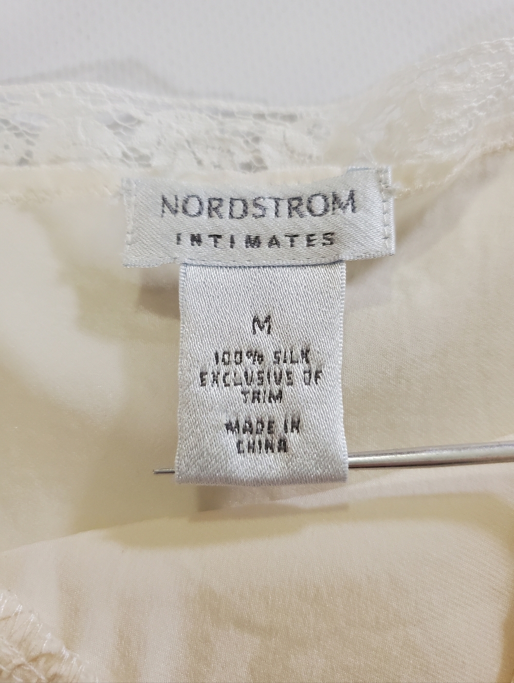 🟢2626 * Nordstrom Intimates 100% Silk Lace Trim Camisole Ivory Cream Size M - Picture 3 of 11